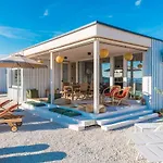Buqez Eco - Beachfront 20 & House 42
