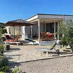 Buqez Eco - Beachfront 20 & House 42 Vakantiehuis *