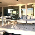 Buqez Eco - Beachfront 20 & House 42 Vakantiehuis *