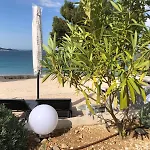 Buqez Eco - Beachfront 20 & House 42 Vakantiehuis *