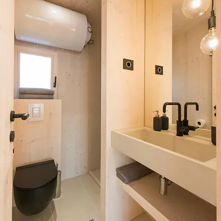 Buqez Eco - Beachfront 20 & House 42 * Drage