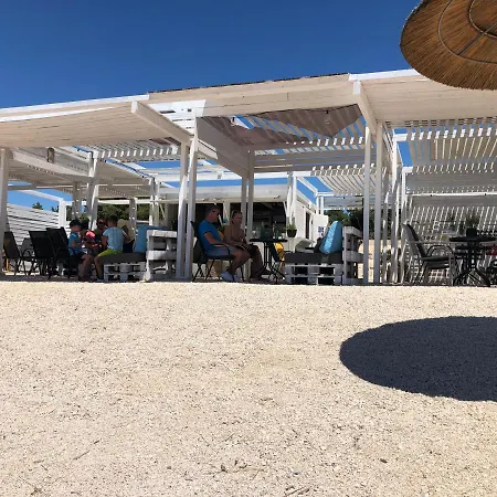 Buqez Eco - Beachfront 20 & House 42 Tatil Evi *