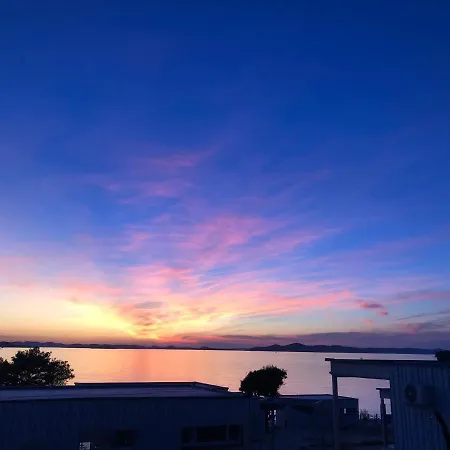 Buqez Eco - Beachfront 20 & House 42 * Drage