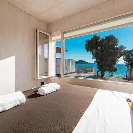 Buqez Eco - Beachfront 20 & House 42 Tatil Evi *