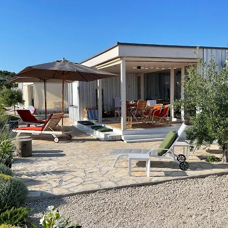 Buqez Eco - Beachfront 20 & House 42 Tatil Evi *