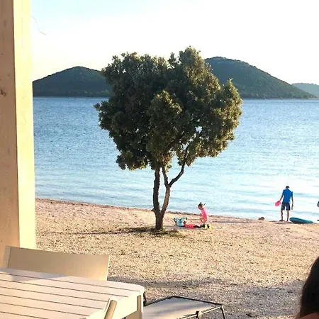 Buqez Eco - Beachfront 20 & House 42 Drage
