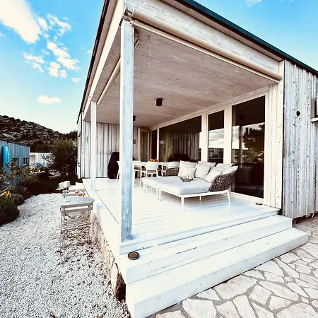 Buqez Eco - Beachfront 20 & House 42 * Drage