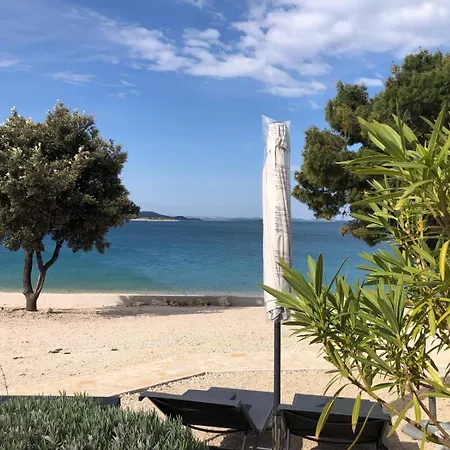 Buqez Eco - Beachfront 20 & House 42 Tatil Evi