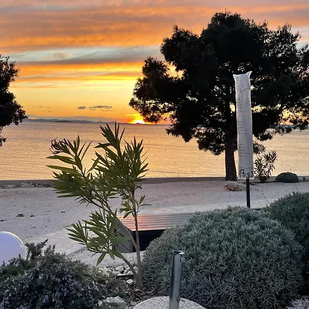 Buqez Eco - Beachfront 20 & House 42 *