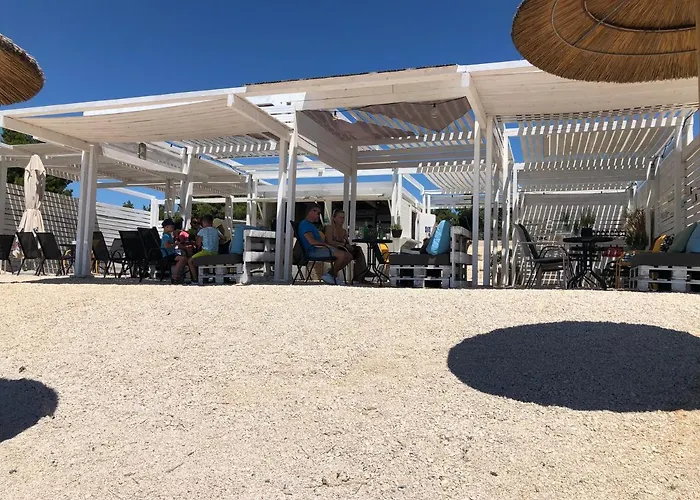 Buqez Eco - Beachfront 20 & House 42 Ferienhaus *