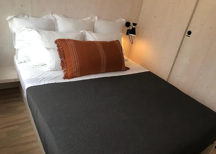 Buqez Eco - Beachfront 20 & House 42 *