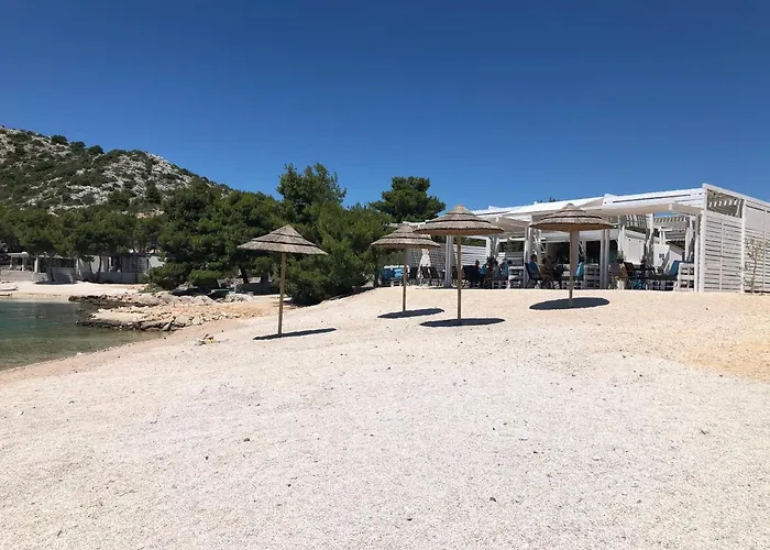 Buqez Eco - Beachfront 20 & House 42