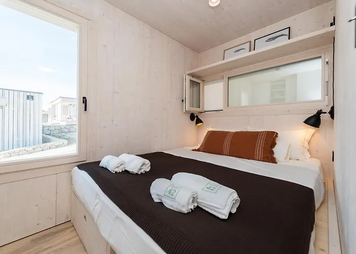 Дом отдыха Buqez Eco - Beachfront 20 & House 42 *