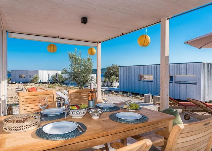 Dom wakacyjny Buqez Eco - Beachfront 20 & House 42 *