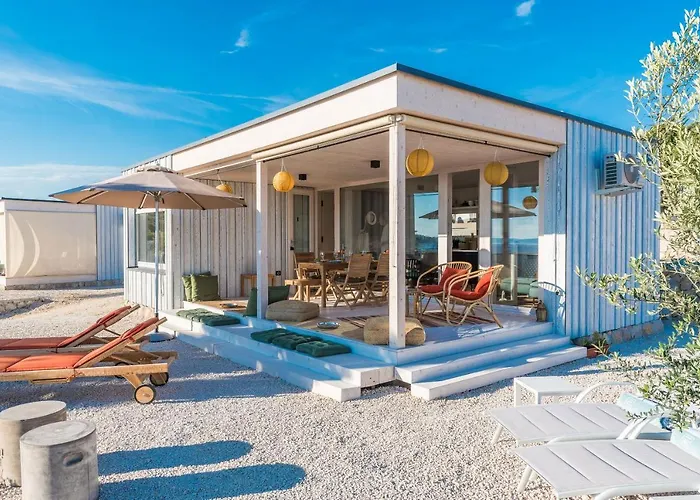 Buqez Eco - Beachfront 20 & House 42