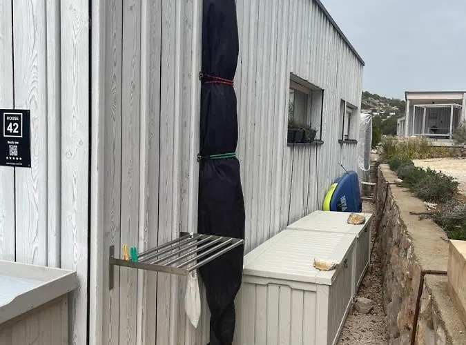 Buqez Eco - Beachfront 20 & House 42 Drage