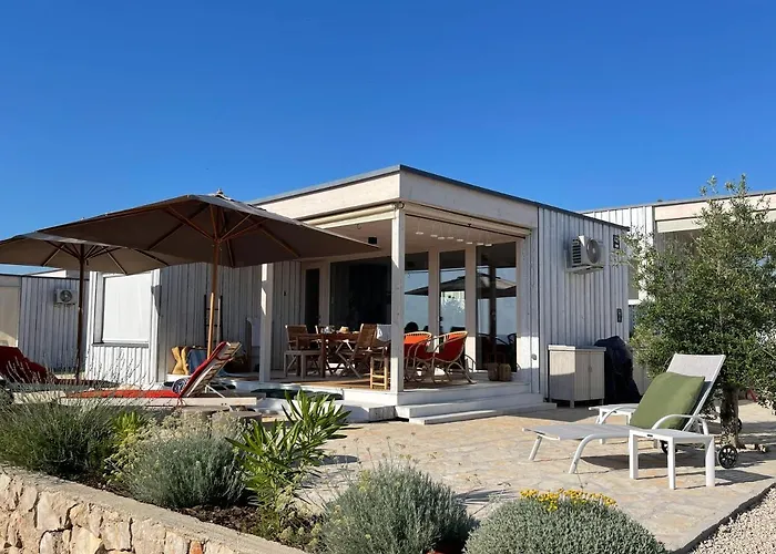 Dom wakacyjny Buqez Eco - Beachfront 20 & House 42 *