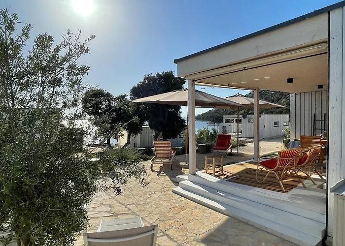 Дом отдыха Buqez Eco - Beachfront 20 & House 42