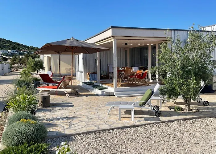 Buqez Eco - Beachfront 20 & House 42 Дом отдыха *