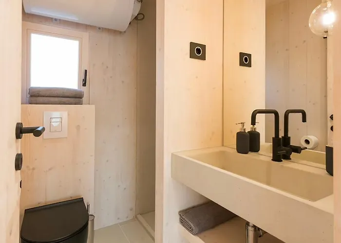 Buqez Eco - Beachfront 20 & House 42 * Drage