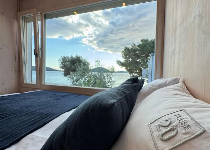 Дом отдыха Buqez Eco - Beachfront 20 & House 42 *