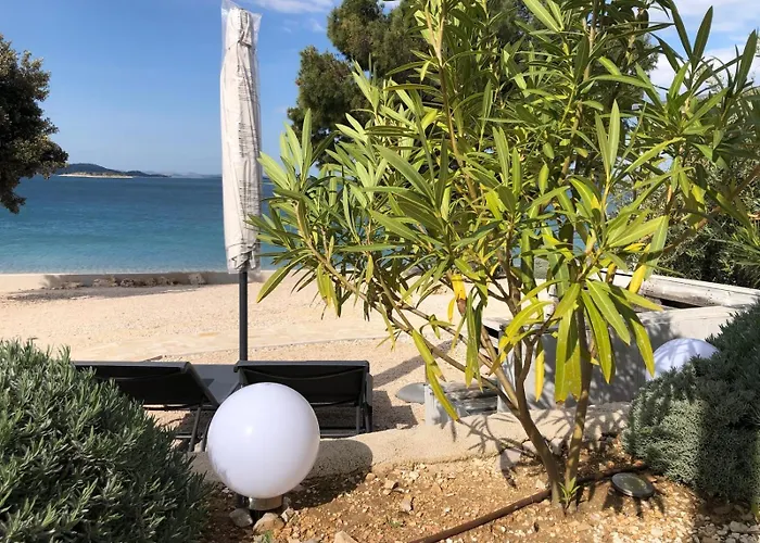 Buqez Eco - Beachfront 20 & House 42 Дом отдыха *