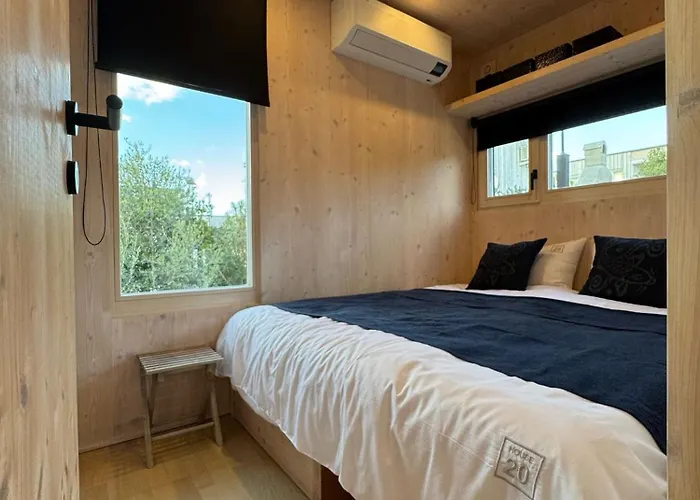 Dom wakacyjny Buqez Eco - Beachfront 20 & House 42 *