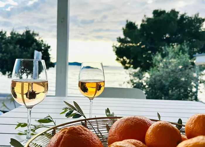 Dom wakacyjny Buqez Eco - Beachfront 20 & House 42 *