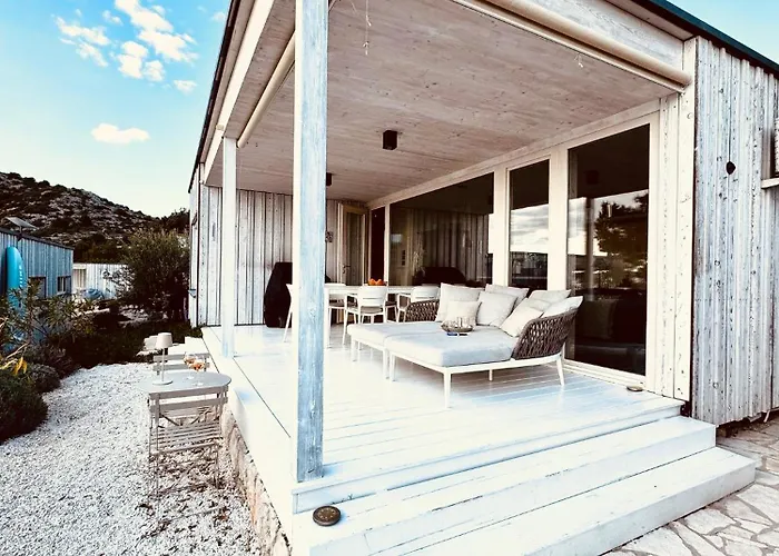 Buqez Eco - Beachfront 20 & House 42 * Drage