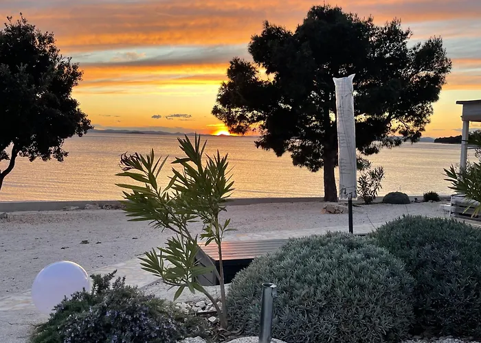 Buqez Eco - Beachfront 20 & House 42 *